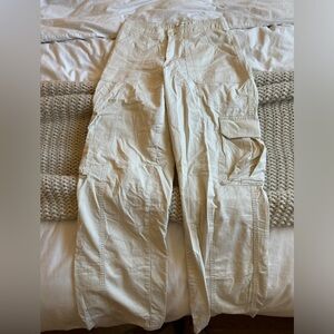 Abercrombie & Fitch Relaxed Cargo Pants in Cream